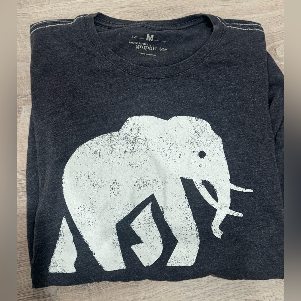Banana Republic Black Short Sleeve Tee with White Elephant Graphic